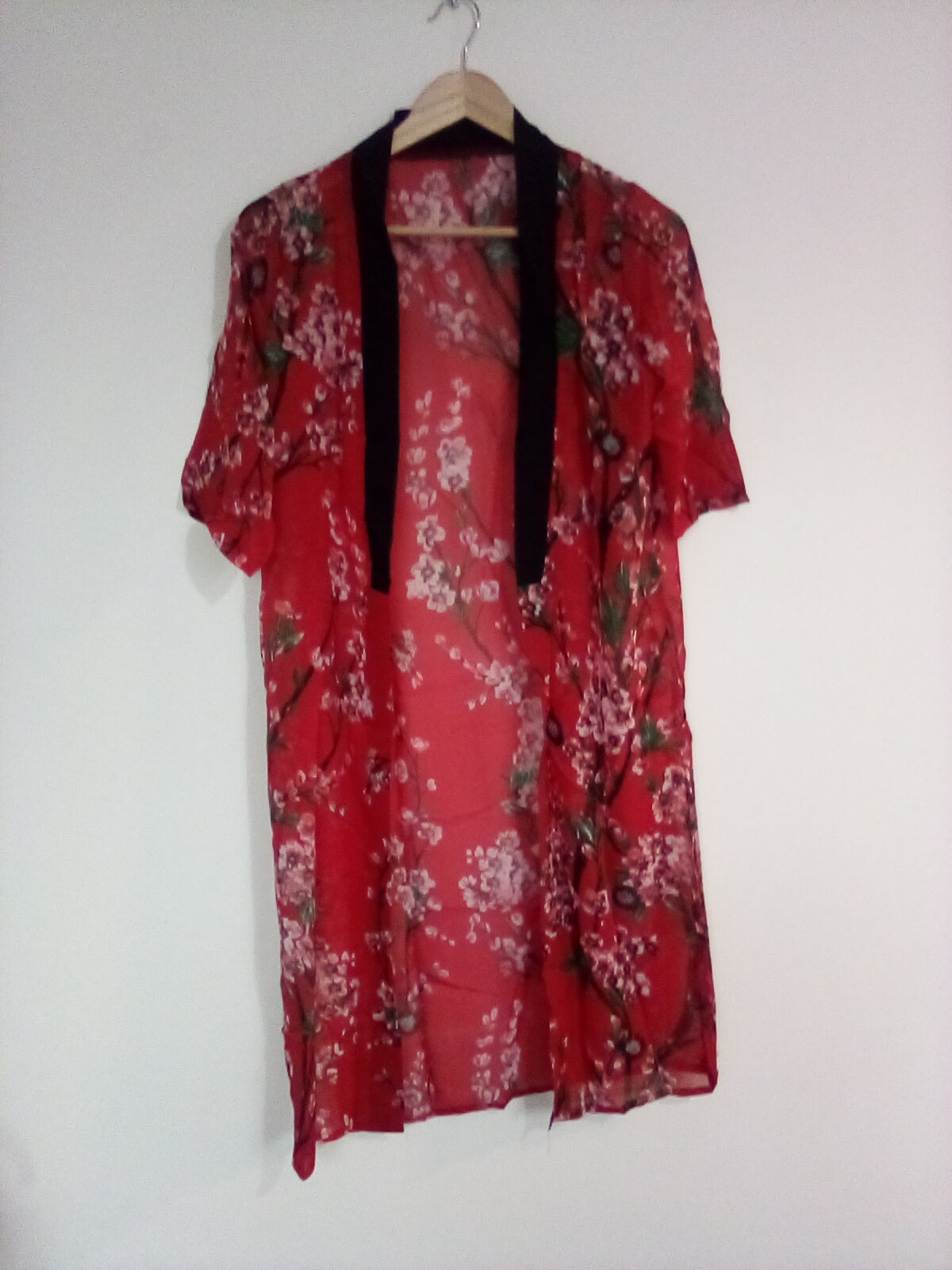 WOMENS SMALL RED/ FLORAL KIMANO/ DRESSING GOWN